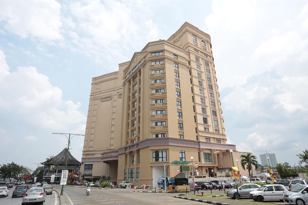 Imperial Riverbank Hotel Kuching Buitenkant foto